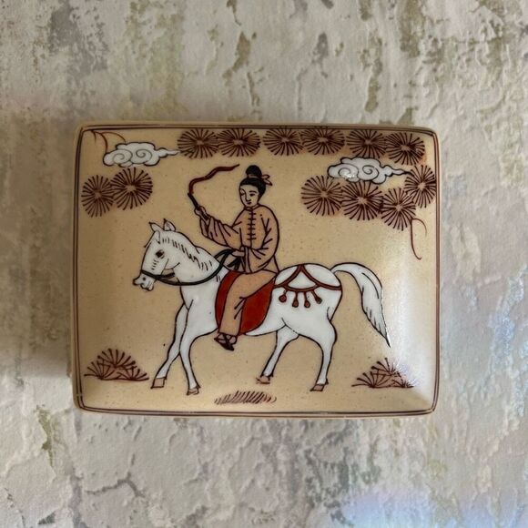 Japanese Porcelain Ware trinket box Warrior Horse - Picture 1 of 11